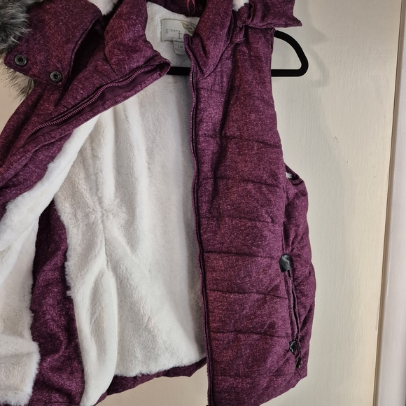 GreenTea Cozy White and Purple Vest With Removable Hood Featuring Faux Fur Trim - Picture 3 of 8